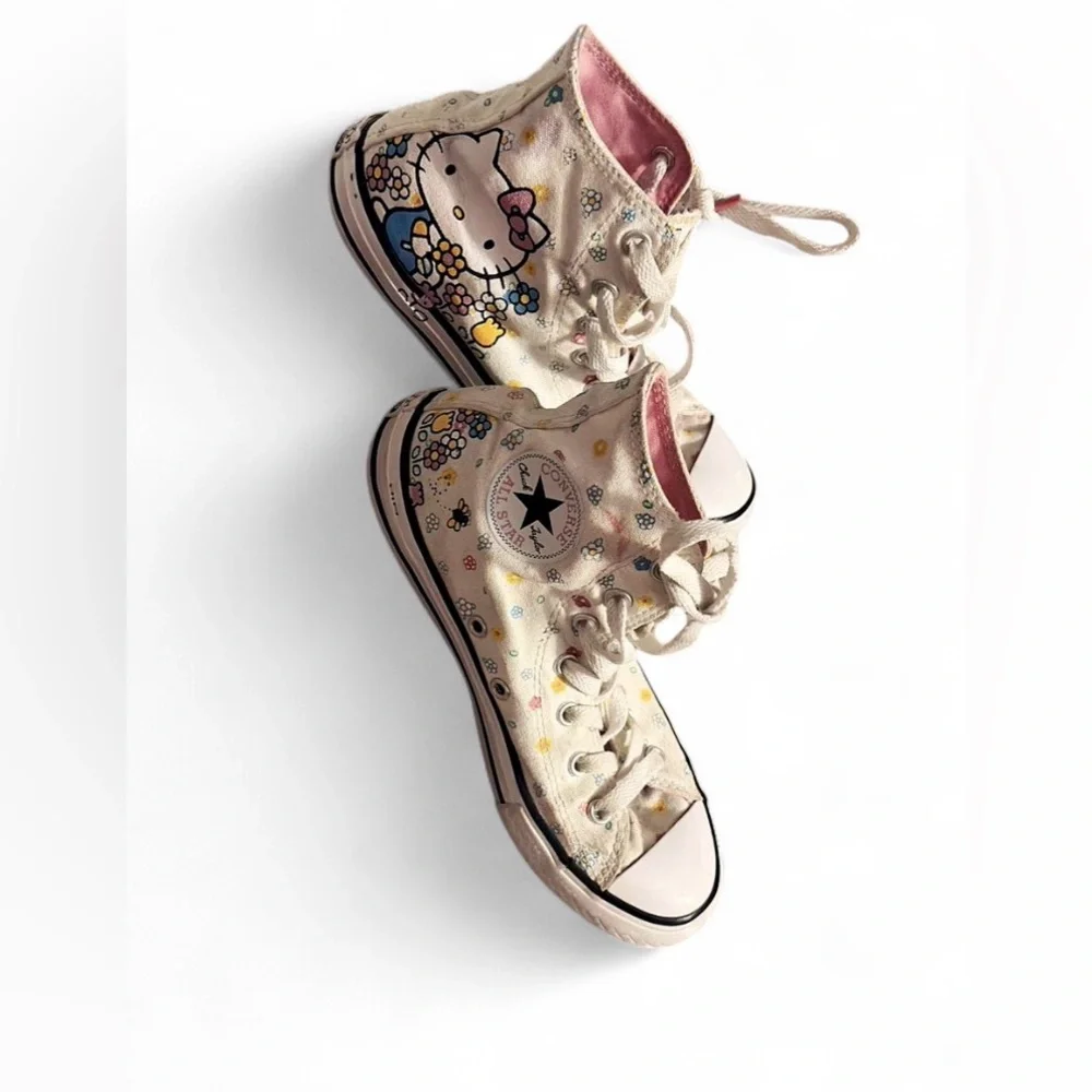 Converse x Hello Kitty Chuck Taylor‎ High Top Sneakers Kids Size 3 Floral
